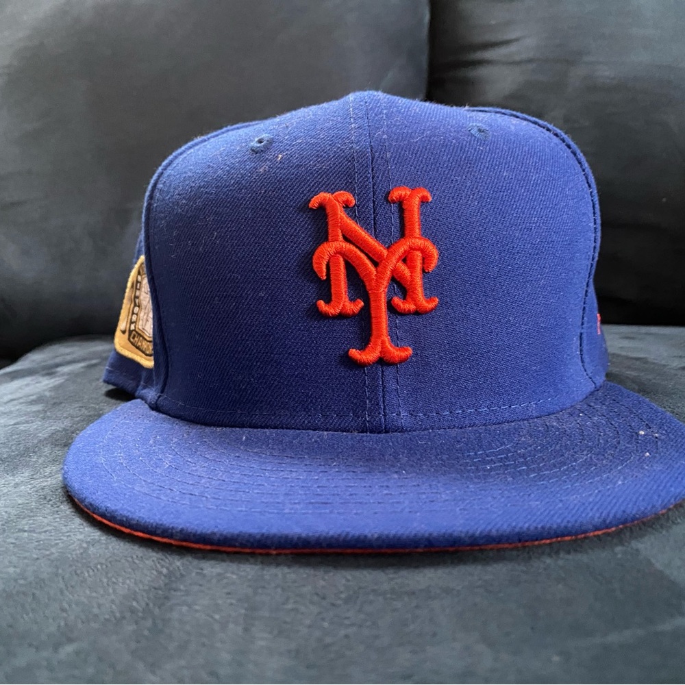 New York Mets World Series ring style fitted hat. Great condition. 7 3/8
